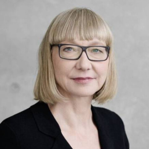 Portraitfoto von Prof. Dr. Sabine Pfeiffer – 