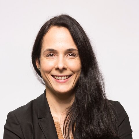 Portraitfoto Anja Roth –