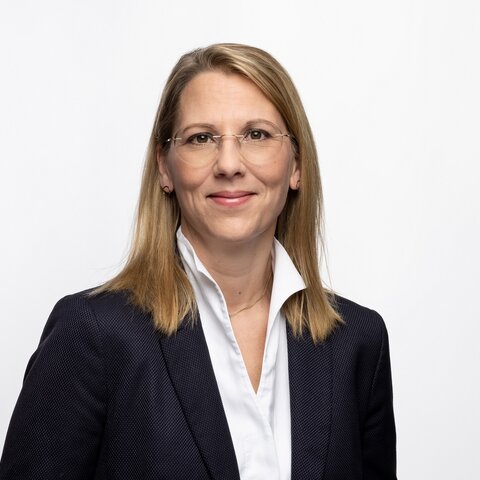 Portraitfoto von Dr. Julia Schröder –