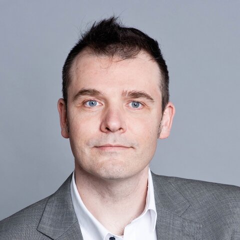 Portraitfoto von Dr. Dag Schölper –