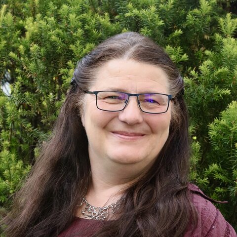 Portraitfoto von Dr. Helga Herzfeld –