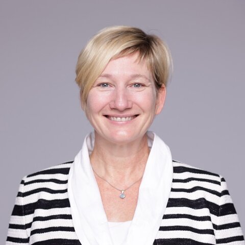 Portraitfoto von Dr. Katja Robinson –