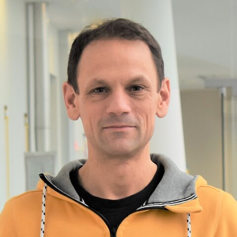 Porträtfoto Jonas Dageförde –