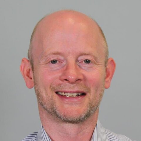 Portraitfoto von Dr. Sascha Dietrich –