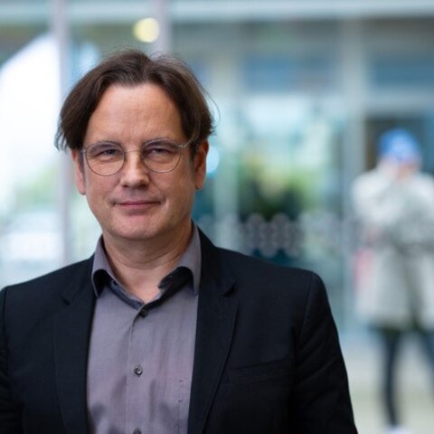 Portraitfoto Prof. Dr. Mario Rund –