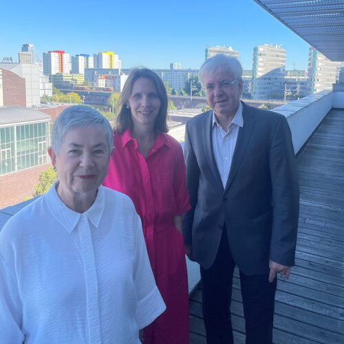 Foto von links: DV-Präsidentin Dr. Irme Stette-Karp, Dr. Verena Staats und Prof. Dr. Frank Nullmeier –